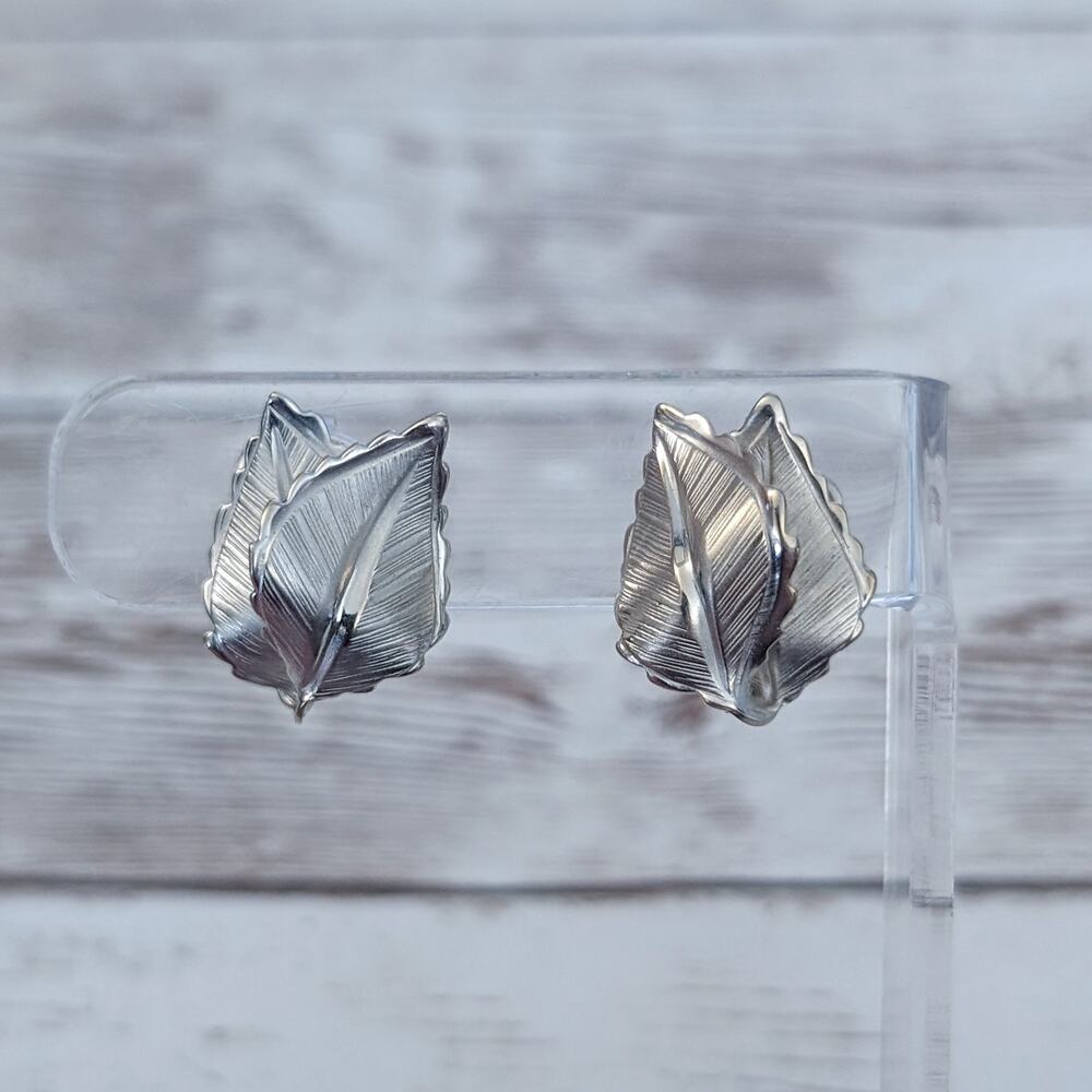 Vintage Giovanni Clip On Earrings Silver Tone Leaves